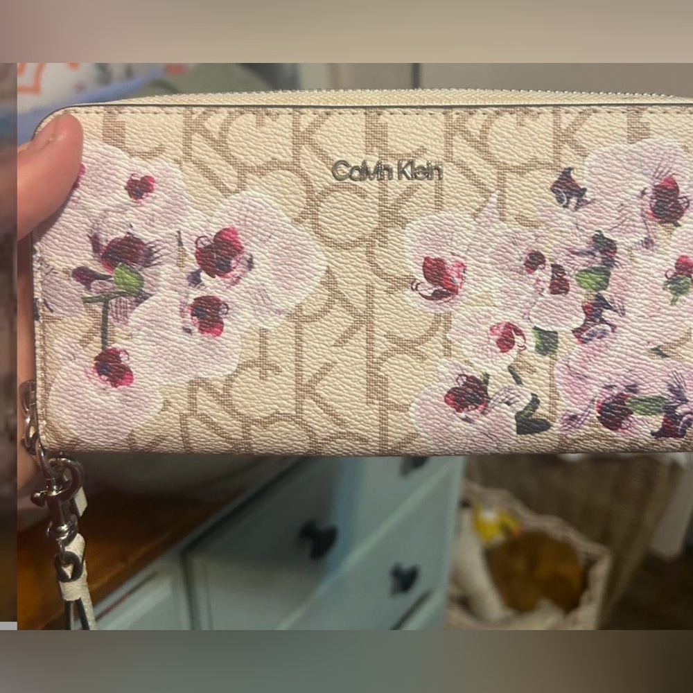 Calvin Klein Floral Wallet - Cream and Pink